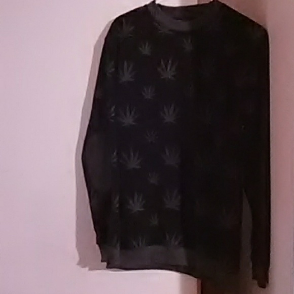 🌿420 Friendly Pot Leaf Sweatshirt 🌿 - Picture 6 of 6